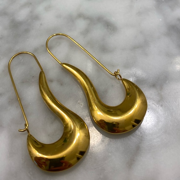 Gold plated minimalist hoop earrings - Picture 3 of 3